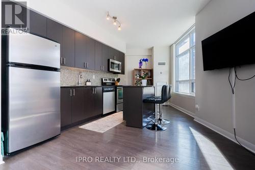 414 - 15 Bruyeres Mews, Toronto (Niagara), ON - Indoor Photo Showing Kitchen With Stainless Steel Kitchen