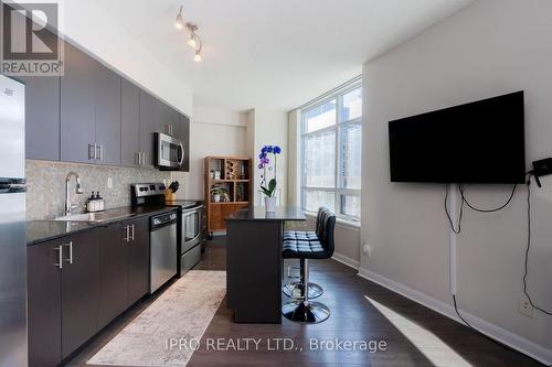 414 - 15 Bruyeres Mews, Toronto, ON - Indoor Photo Showing Kitchen With Stainless Steel Kitchen