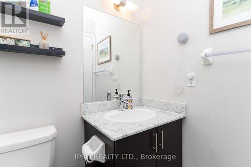 414 - 15 Bruyeres Mews, Toronto, ON - Indoor Photo Showing Bathroom
