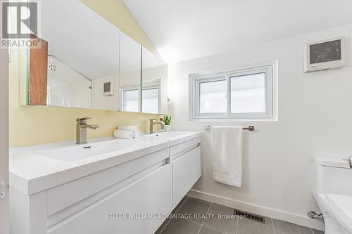 37 Firth Crescent, Toronto, ON - Indoor Photo Showing Bathroom