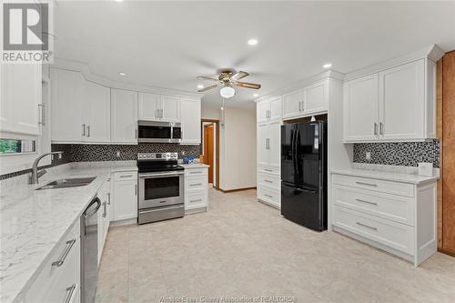 614 County Rd 8, Kingsville, ON - Indoor Photo Showing Kitchen With Upgraded Kitchen