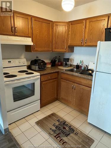 150 Park Unit# 2706, Windsor, ON - Indoor Photo Showing Kitchen