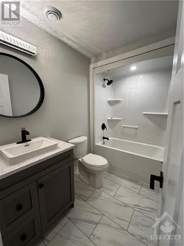 642 West Street, Prescott, ON - Indoor Photo Showing Bathroom