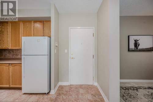 302 - 80 Port Street E, Mississauga, ON - Indoor Photo Showing Kitchen