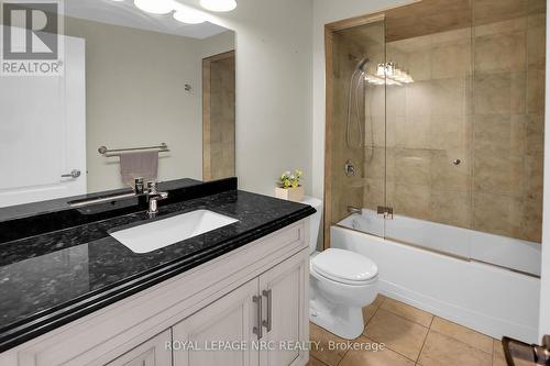 11 Vision Place, Hamilton, ON - Indoor Photo Showing Bathroom