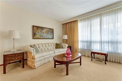 36 Dallas Avenue, Hamilton, ON - Indoor Photo Showing Living Room