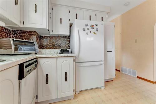 36 Dallas Avenue, Hamilton, ON - Indoor Photo Showing Kitchen