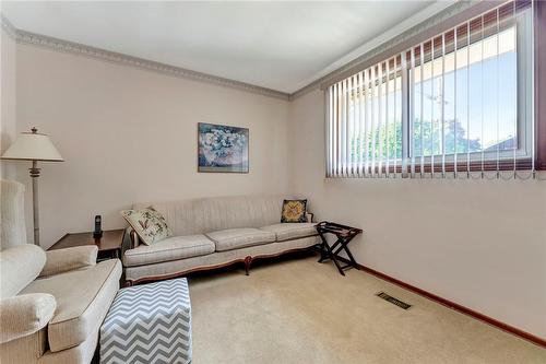 36 Dallas Avenue, Hamilton, ON - Indoor Photo Showing Living Room