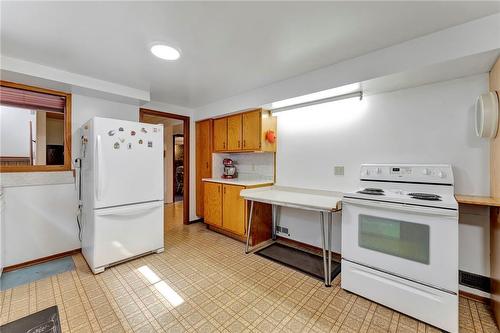 36 Dallas Avenue, Hamilton, ON - Indoor Photo Showing Kitchen