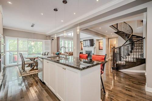 341 Admiral Drive, Oakville, ON - Indoor Photo Showing Kitchen With Double Sink With Upgraded Kitchen