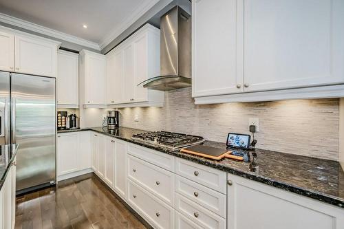 341 Admiral Drive, Oakville, ON - Indoor Photo Showing Kitchen With Upgraded Kitchen