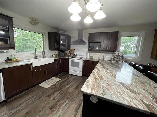 Swan River, Manitoba - Indoor Photo Showing Kitchen With Double Sink