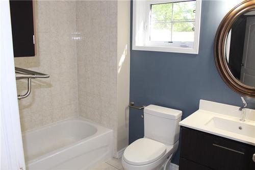 51 Hays Boulevard|Unit #1, Oakville, ON - Indoor Photo Showing Bathroom