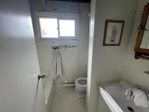 268 Government Street, Dryden, ON - Indoor Photo Showing Bathroom