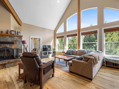 609 Wild Rose Drive, Merritt, BC - Indoor Photo Showing Living Room With Fireplace