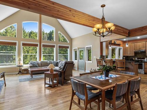 609 Wild Rose Drive, Merritt, BC - Indoor Photo Showing Dining Room