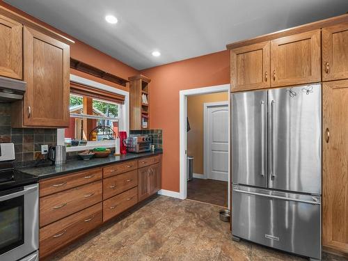 609 Wild Rose Drive, Merritt, BC - Indoor Photo Showing Kitchen