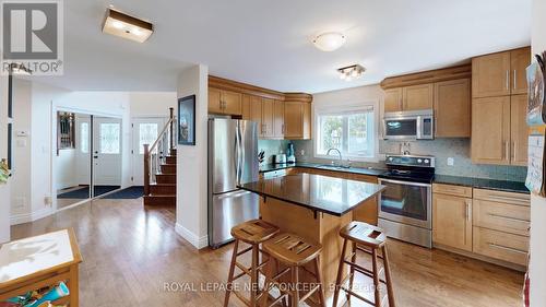 15 James Avenue, Wasaga Beach, ON - Indoor Photo Showing Kitchen