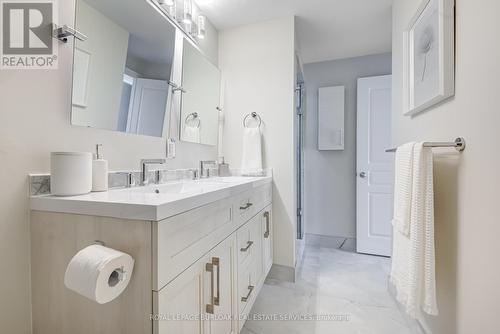 209 - 5070 Fairview Street, Burlington, ON - Indoor Photo Showing Bathroom