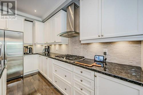 341 Admiral Drive, Oakville, ON - Indoor Photo Showing Kitchen With Upgraded Kitchen