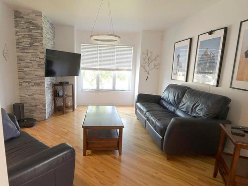 Salon - 129 Rue Gosselin, Repentigny (Le Gardeur), QC - Indoor Photo Showing Living Room With Fireplace