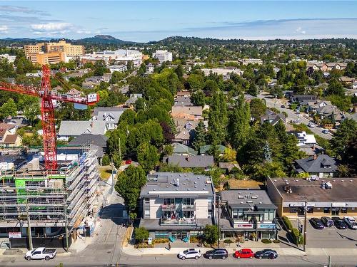 204-1515 Redfern St, Victoria, BC - Outdoor With View