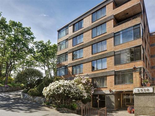 402-2920 Cook St, Victoria, BC - Outdoor