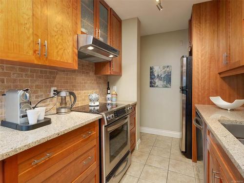 402-2920 Cook St, Victoria, BC - Indoor Photo Showing Kitchen With Upgraded Kitchen