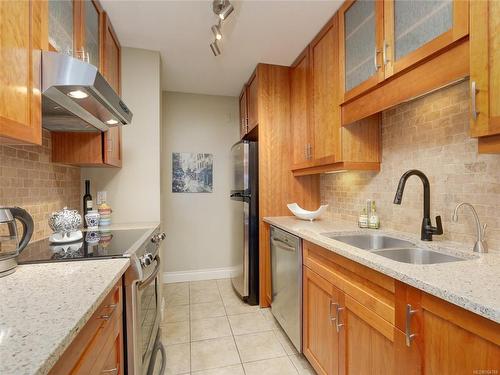 402-2920 Cook St, Victoria, BC - Indoor Photo Showing Kitchen With Double Sink