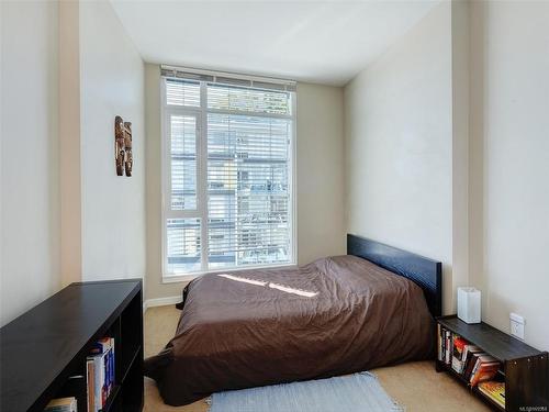 808-379 Tyee Rd, Victoria, BC - Indoor Photo Showing Bedroom