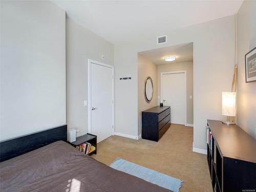 808-379 Tyee Rd, Victoria, BC - Indoor Photo Showing Bedroom