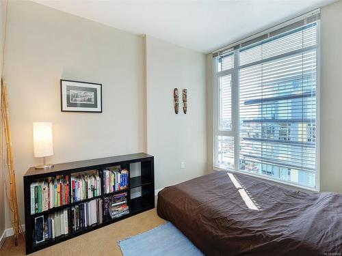 808-379 Tyee Rd, Victoria, BC - Indoor Photo Showing Bedroom