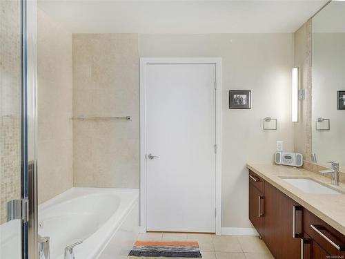 808-379 Tyee Rd, Victoria, BC - Indoor Photo Showing Bathroom