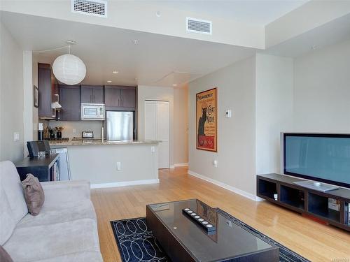 808-379 Tyee Rd, Victoria, BC - Indoor Photo Showing Living Room