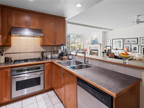 14-21 Dallas Rd, Victoria, BC - Indoor Photo Showing Kitchen With Double Sink