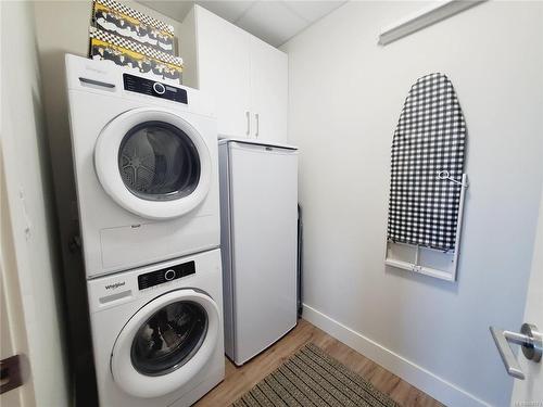 502-6544 Metral Dr, Nanaimo, BC - Indoor Photo Showing Laundry Room