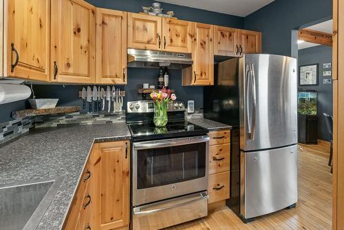 1809 Cardinal Creek Road, Kelowna, BC - Indoor Photo Showing Kitchen