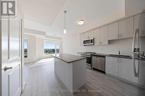 318 - 2550 Castlegate Crossing Drive, Pickering (Duffin Heights), ON - Indoor Photo Showing Kitchen With Stainless Steel Kitchen