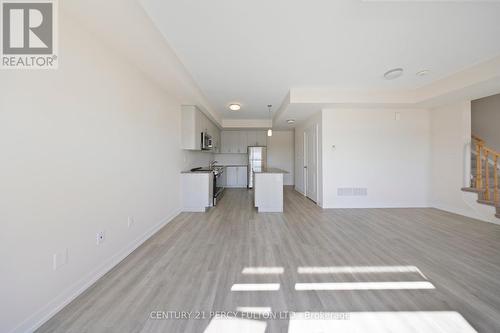 318 - 2550 Castlegate Crossing Drive, Pickering (Duffin Heights), ON - Indoor Photo Showing Kitchen