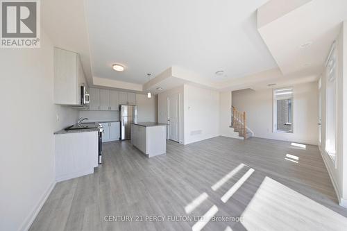 318 - 2550 Castlegate Crossing Drive, Pickering (Duffin Heights), ON - Indoor Photo Showing Kitchen