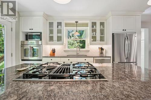 8181 Indian Trail, Guelph/Eramosa, ON - Indoor Photo Showing Kitchen