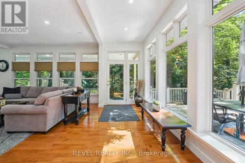 8181 Indian Trail, Guelph/Eramosa, ON - Indoor Photo Showing Living Room