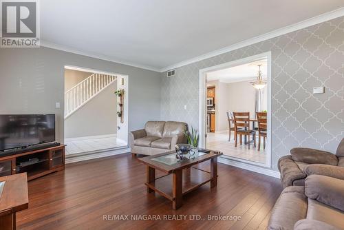 3 Brock Street, Thorold, ON - Indoor Photo Showing Living Room