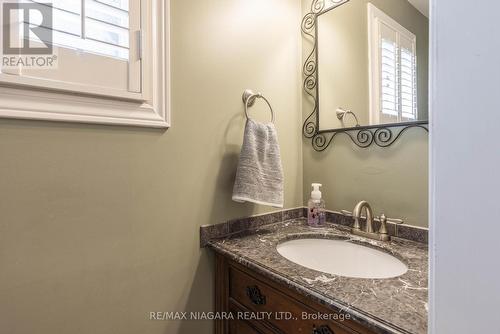 3 Brock Street, Thorold, ON - Indoor Photo Showing Bathroom