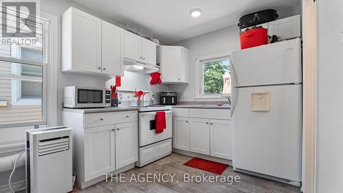 166 Elgin Street, Brantford, ON - Indoor Photo Showing Kitchen