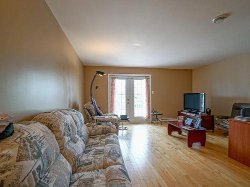 Salon - 7439 Boul. Bourque, Sherbrooke (Brompton/Rock Forest/Saint-Élie/Deauville), QC - Indoor Photo Showing Living Room