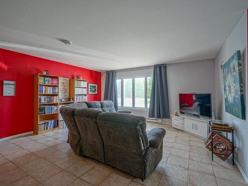 Salon - 7439 Boul. Bourque, Sherbrooke (Brompton/Rock Forest/Saint-Élie/Deauville), QC - Indoor Photo Showing Living Room