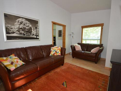 Salon - 1345 Rue St-Roch, Mont-Tremblant, QC - Indoor Photo Showing Living Room