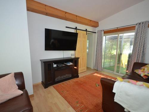 Salon - 1345 Rue St-Roch, Mont-Tremblant, QC - Indoor Photo Showing Living Room