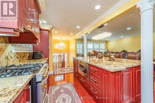 7074 Magic Court, Mississauga, ON - Indoor Photo Showing Kitchen